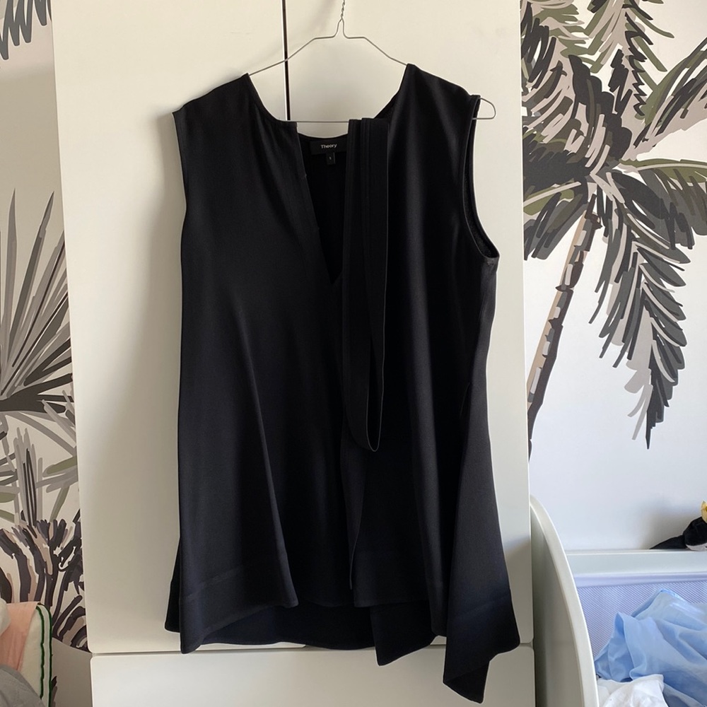 Black theory shirt with sash